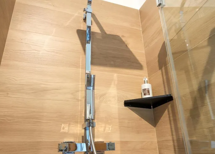 Апартаменти Incanto - 3 Bedroom & Free Parking Барі